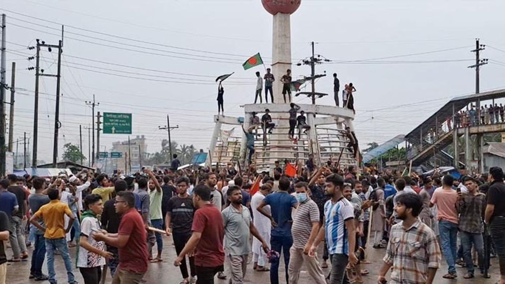 পটুয়াখালীতে হামলায় ক্ষতিগ্রস্ত এলাকা পরিদর্শন