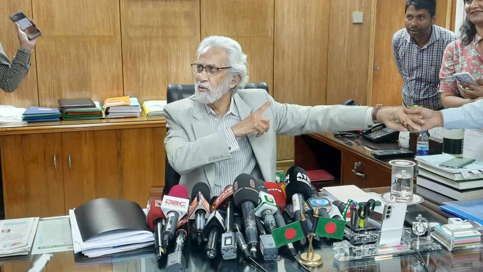 ডেঙ্গু নিয়ন্ত্রণ নিয়ে যা জানালেন উপদেষ্টা হাসান আরিফ