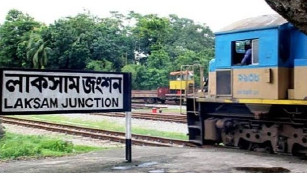 খাদ্য সহায়তা নিয়ে লাকসাম থেকে ফেনী যাবে রিলিফ ট্রেন