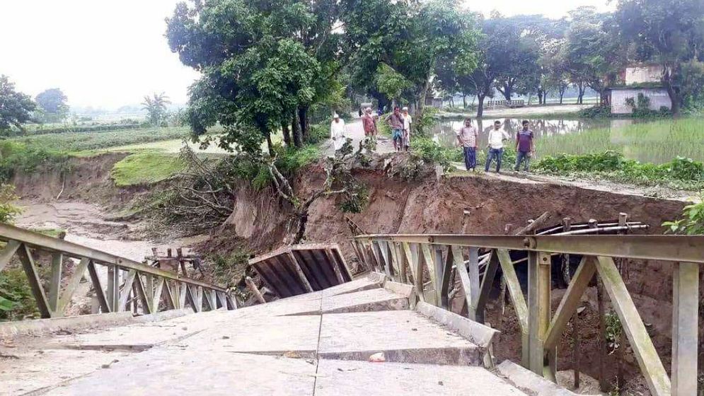 ঈশ্বরগঞ্জে বেইলি ব্রিজ ভেঙে দুর্ভোগে স্থানীয়রা