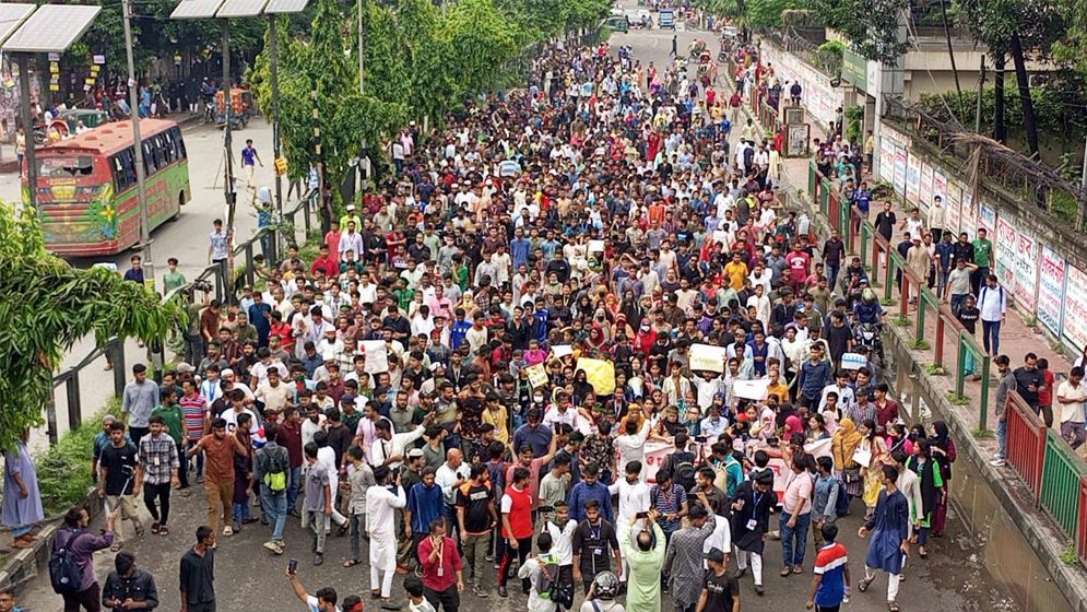 সায়েন্সল্যাবে শিক্ষার্থীদের বিক্ষোভ