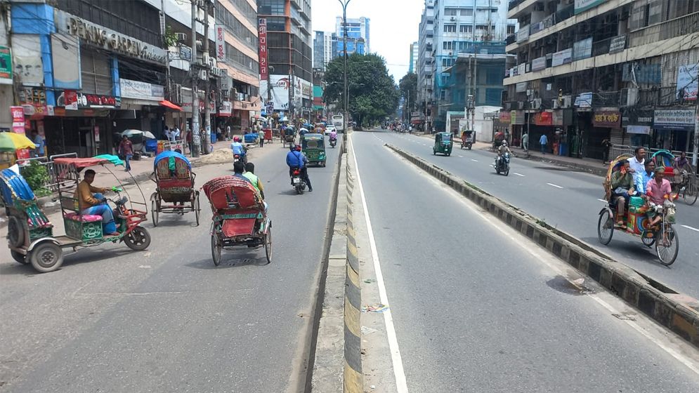 রাজধানীতে চলছে গণপরিবহণ সংকট
