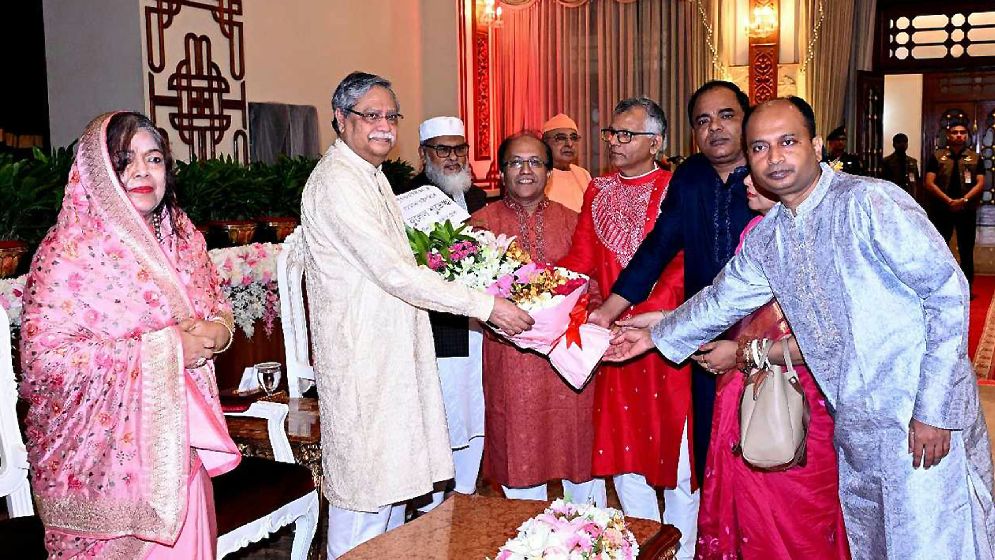 বানভাসি মানুষের পাশে দাঁড়ান : রাষ্ট্রপতি