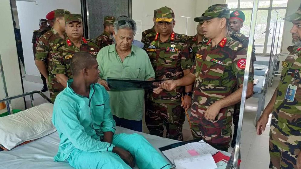 বন্যা দুর্গতদের পুনর্বাসনে আন্তরিকভাবে কাজ করছে সরকার: উপদেষ্টা এম সাখাওয়াত