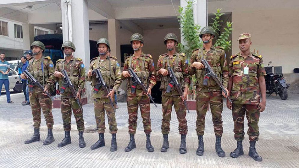 ৫৩৭ থানায় সেনা মোতায়েন, টহল জোরদার