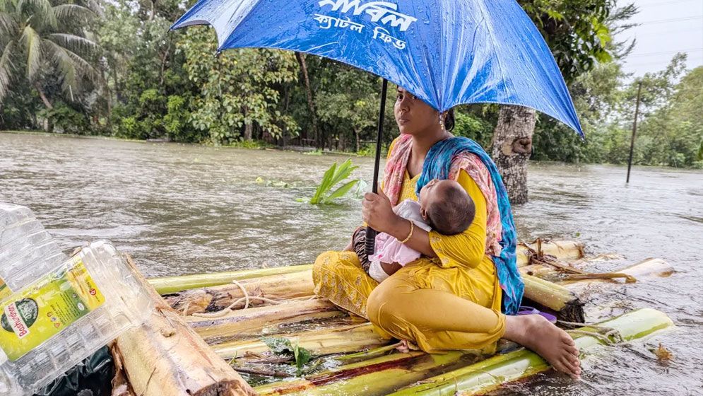 পানি-খাবার সংকটে বন্যাদুর্গতরা, যোগাযোগবিচ্ছিন্ন অনেক এলাকা