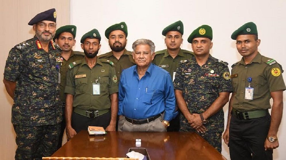 স্বরাষ্ট্র উপদেষ্টার আশ্বাসে আন্দোলন স্থগিত করলেন আনসার সদস্যরা