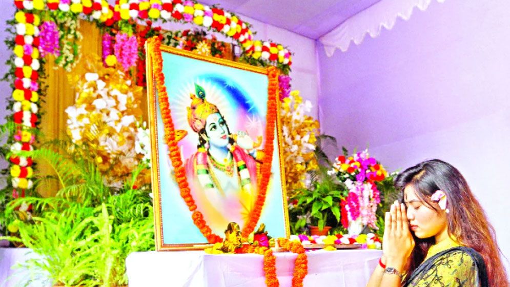 জন্মাষ্টমীতে বন্যার্তদের জন্য প্রার্থনা