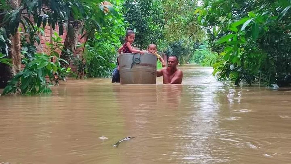 ভয়াবহ বন্যার কবলে ফেনীর উত্তরাঞ্চল, পানিবন্দি লক্ষাধিক মানুষ
