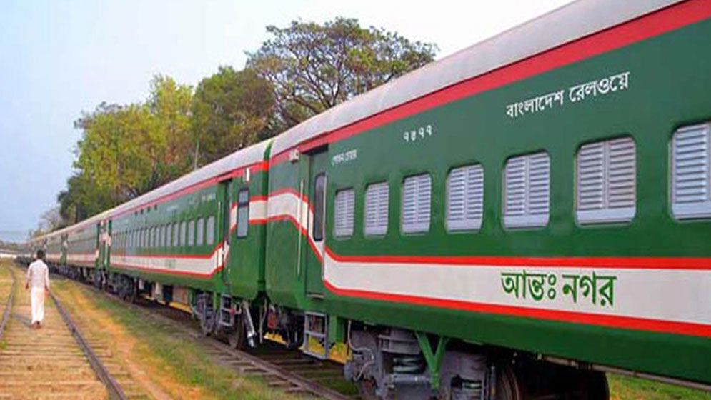 সারাদেশে আন্তঃনগর ট্রেন চলাচল শুরু