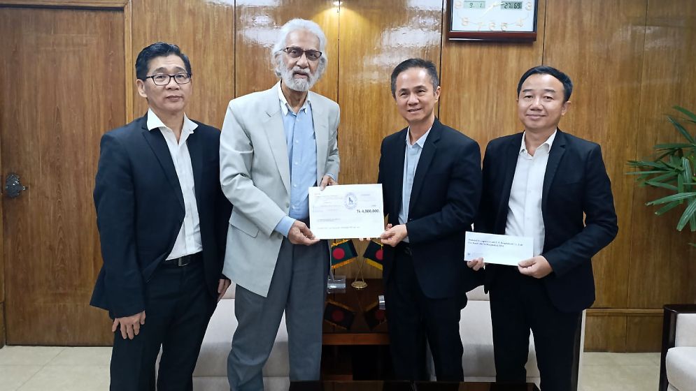 বড় কোম্পানিগুলো এগিয়ে আসলে দুর্যোগ কাটিয়ে ওঠা সম্ভব: উপদেষ্টা হাসান আরিফ