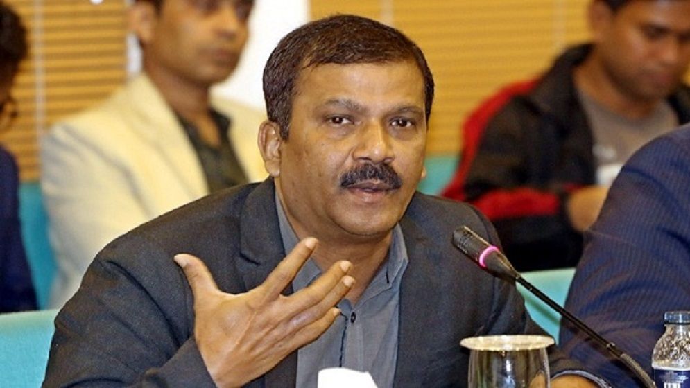 অকল্পনীয়, আজগুবি তথ্য দেয়াও চরিত্র হনন: আইন উপদেষ্টা