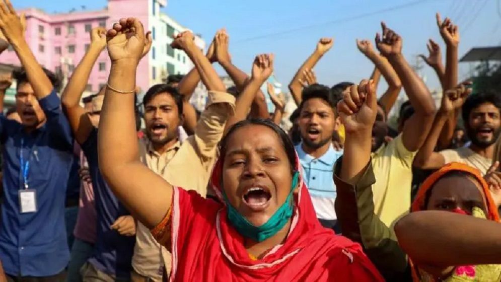 পোশাক শ্রমিকদের দাবি মেনে নিলেন মালিকরা, বাড়ছে হাজিরা বোনাস