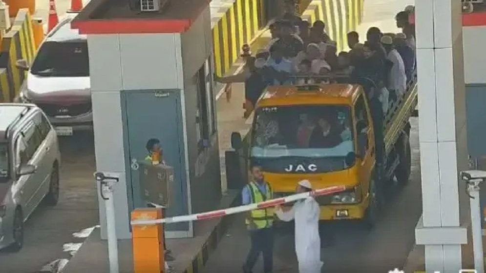 এলিভেটেড এক্সপ্রেসওয়ের টোল প্লাজায় কী হয়েছিল?