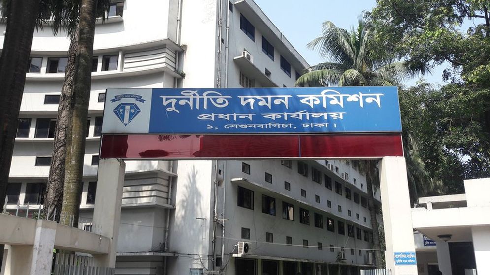 দুদকে বড় রদবদল