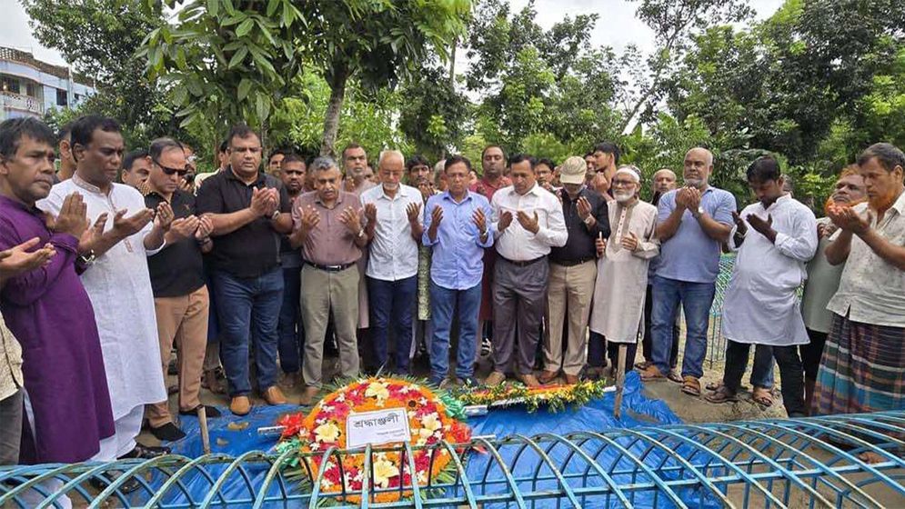 কক্সবাজারে নিহত সেনা কর্মকর্তার বাড়িতে বিএনপির প্রতিনিধি দল