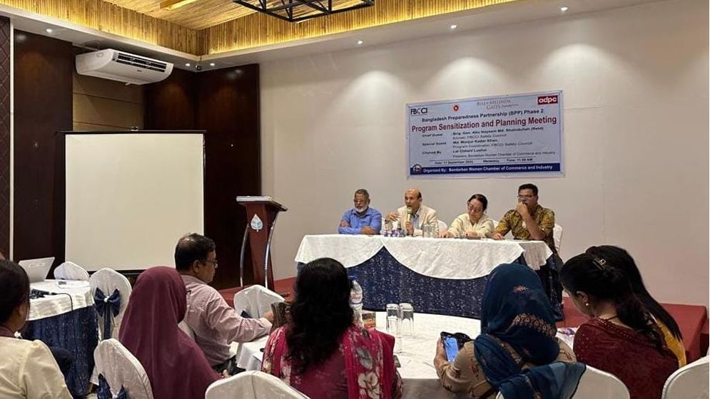 দুর্যোগ মোকাবেলায় ব্যবসায়ী প্রতিনিধিদের নিয়ে স্বেচ্ছাসেবক দল