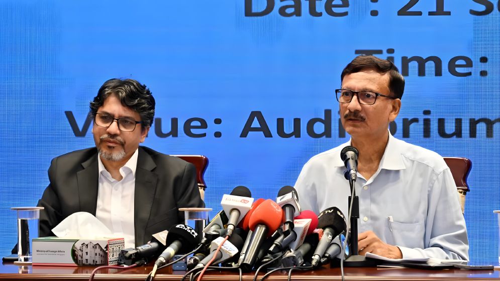 ৫৭ জনের বহর নিয়ে নিউইয়র্ক যাচ্ছেন ড. ইউনূস
