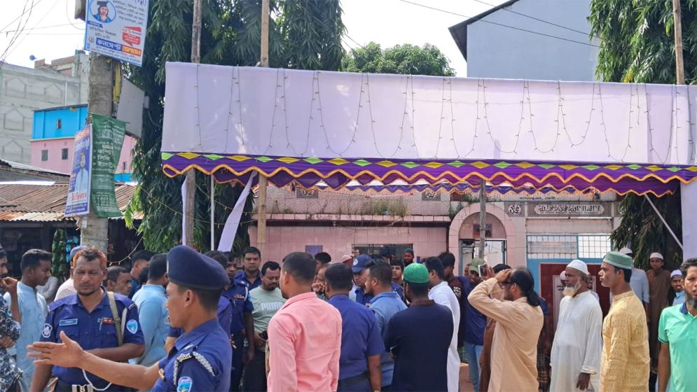 ফেনীতে ঈদে মিলাদুন্নবীর মিছিলে হামলা, আহত ৩০