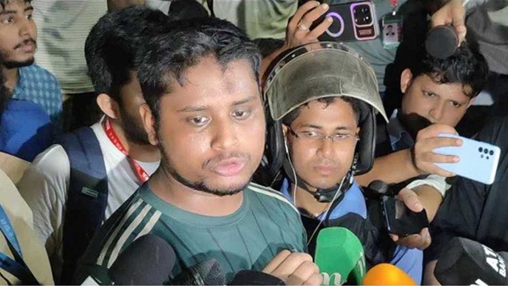 রাজনীতি নিয়ে নিজেদের অবস্থান স্পষ্ট করলেন সমন্বয়ক হাসনাত আব্দুল্লাহ