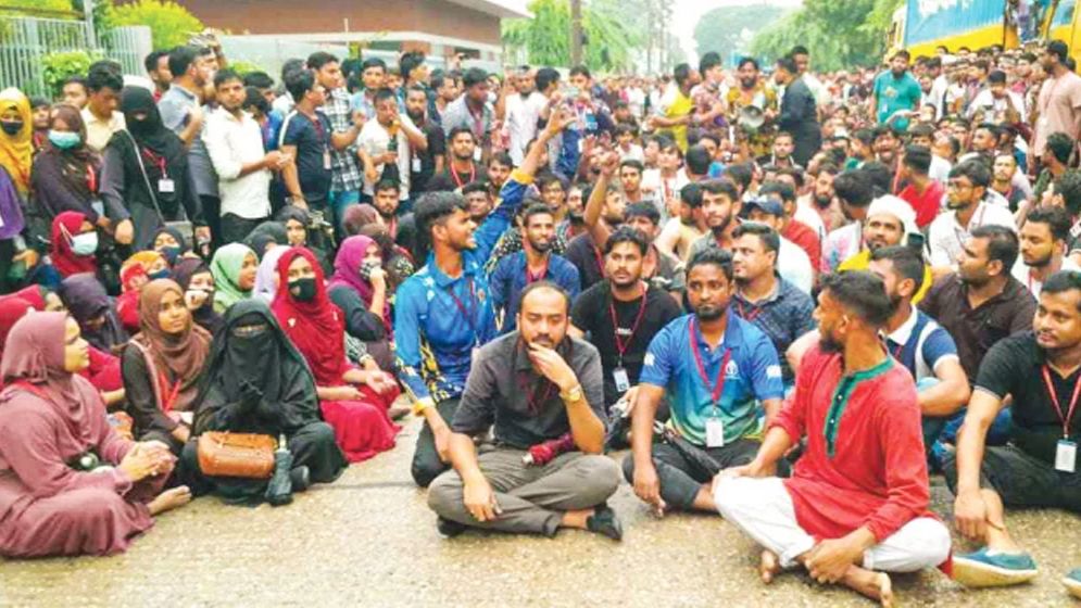 পোশাক খাতে অস্থিরতা ছড়ানোর অভিযোগে আটক ১৪