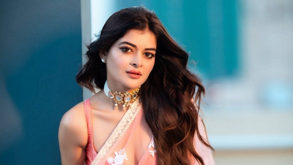 অল্পের জন্য প্রাণে বাঁচলেন অভিনেত্রী মধুমিতা