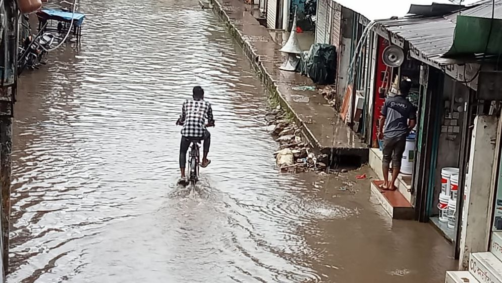 নোয়াখালীতে ভারী বর্ষণে জলাবদ্ধতা, ফের দুর্ভোগে মানুষ