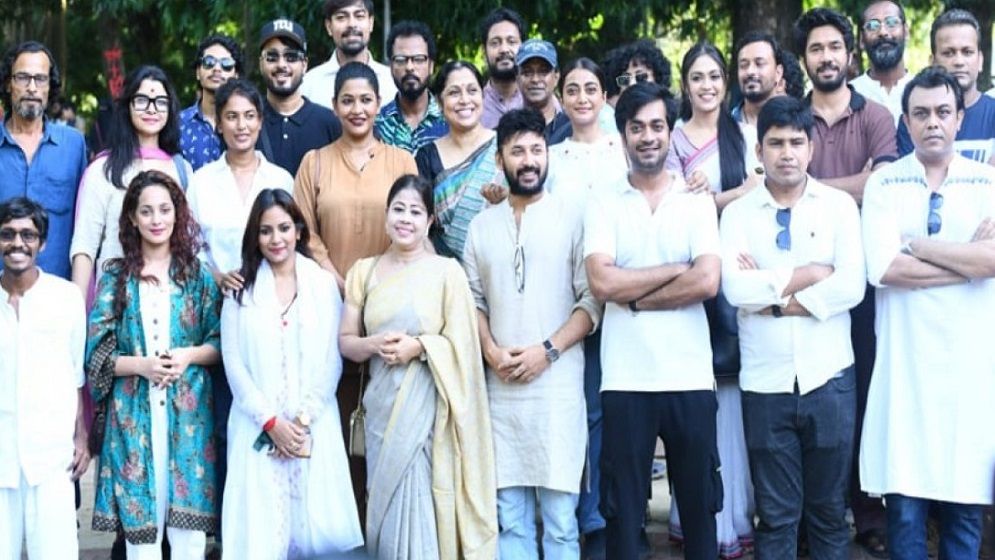 অভিনয়শিল্পী সংঘ সংস্কারের দাবি নিয়ে রাজপথে শিল্পীরা