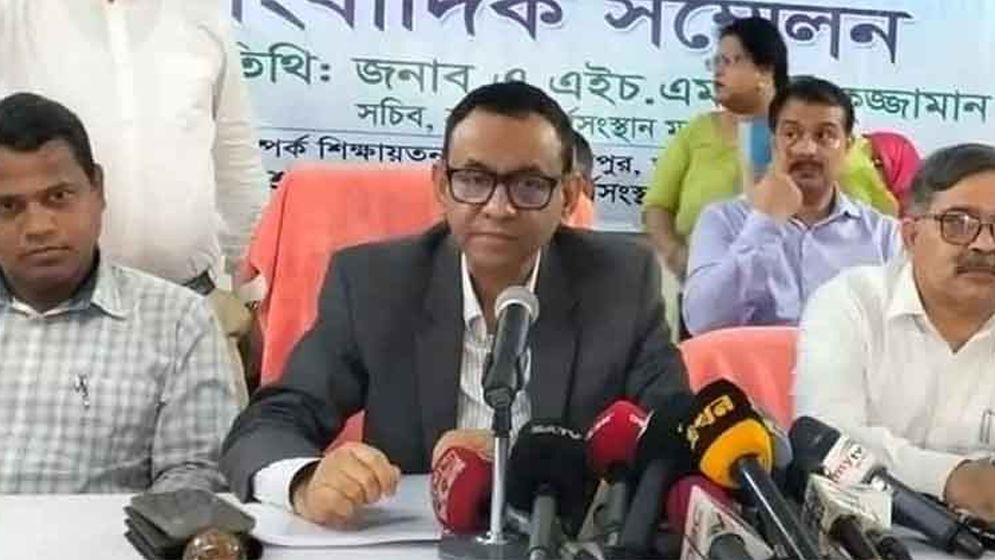 পোশাক খাতে অস্থিরতায় দেশি-বিদেশি চক্র জড়িত: শ্রম সচিব সফিকুজ্জামান