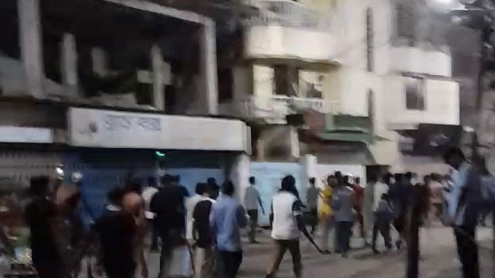বরিশাল বিশ্ববিদ্যালয় ও বিএম কলেজ শিক্ষার্থীদের রাতভর সংঘর্ষ, আহত ৪০