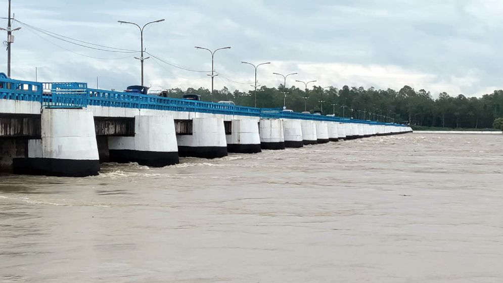 তিস্তার পানি বিপৎসীমার কাছাকাছি, নদীপাড়ের মানুষ আতঙ্কে