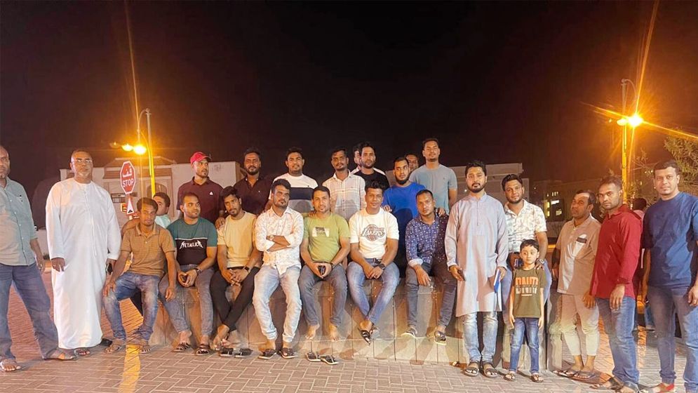 বন্যার্তদের সহায়তা দিলেন লটারিতে ৫০ কোটি জেতা বাংলাদেশি প্রবাসীরা