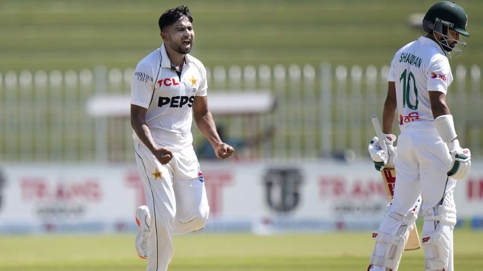 পাকিস্তানের পেস তাণ্ডবে দিশেহারা বাংলাদেশ