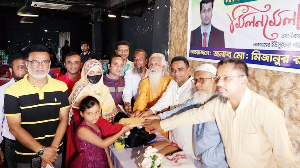 কুমিল্লায় ক্ষতিগ্রস্ত ৩ পরিবারকে আড়াই লাখ টাকার অনুদান