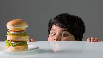 যে ৩ খাবার শিশুর স্থূলতা বাড়ায়