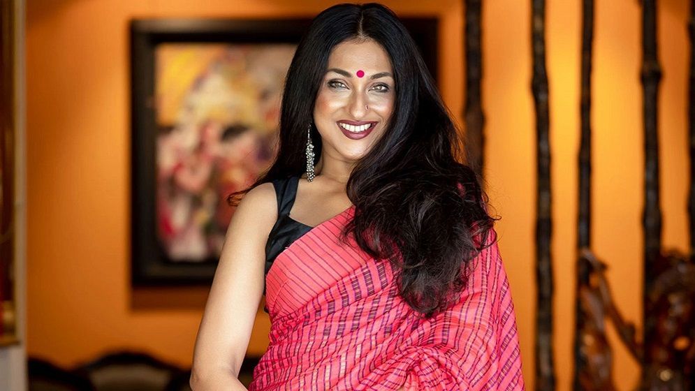 দেহদান করে বিপাকে ঋতুপর্ণা