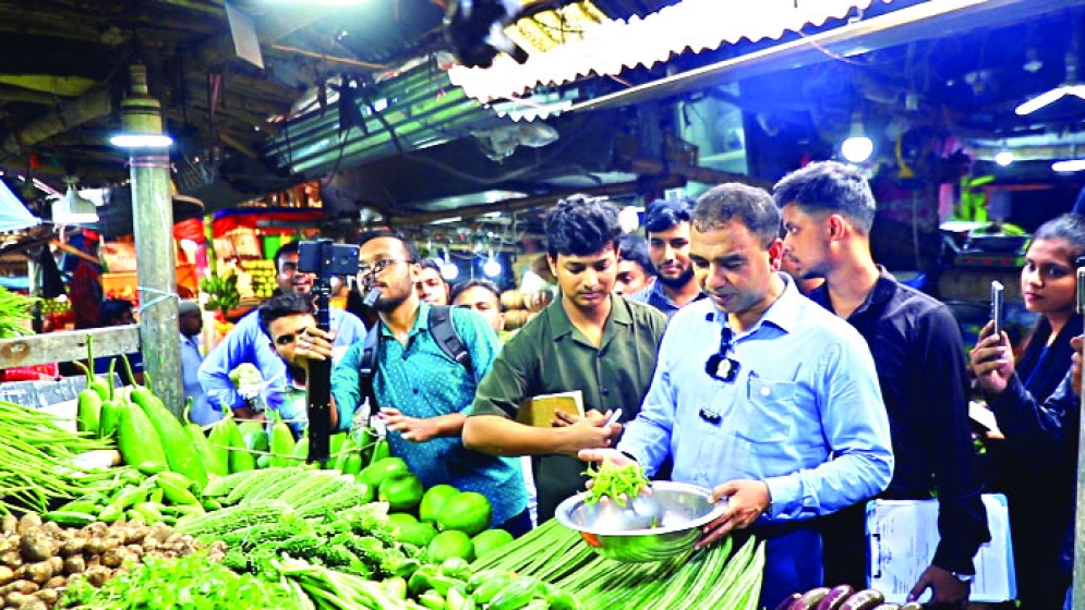 সবজির দাম যোগসাজসে বাড়ে