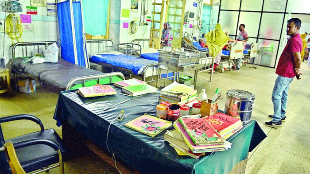 হাসপাতালে রোগীর ভোগান্তি