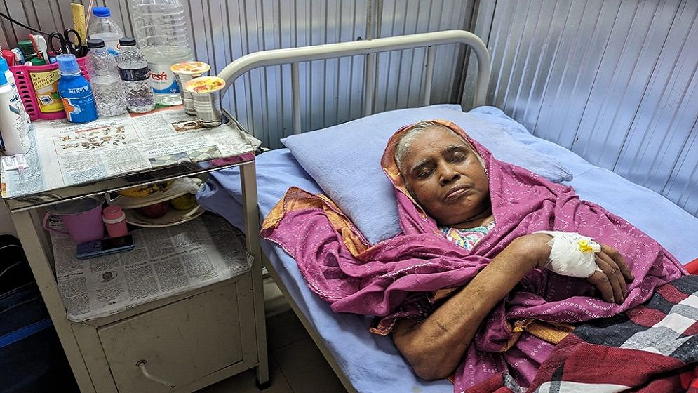 ক্যান্সার চিকিৎসার খরচ মেটাতে নিঃস্ব পরিবার, চান বিত্তবানদের সহযোগিতা 