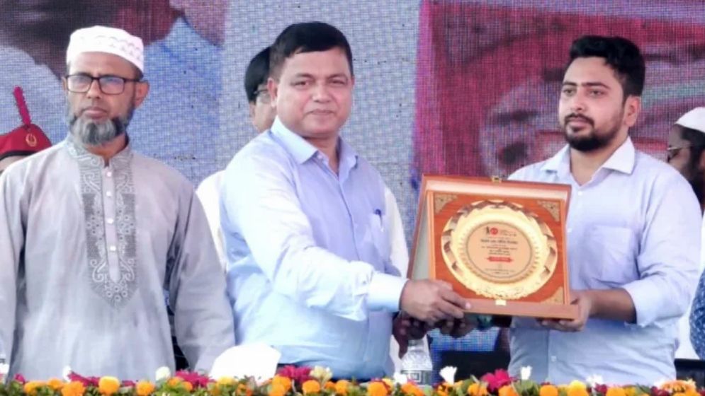 বেরোবিতে সম্মাননা প্রত্যাখ্যান করলেন উপদেষ্টা নাহিদ