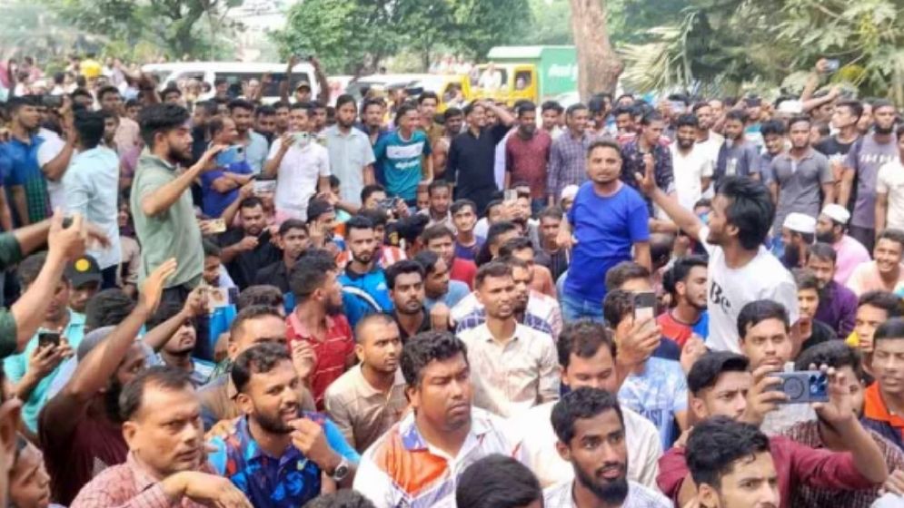 গজারিয়ায় ঢাকা-চট্টগ্রাম মহাসড়ক অবরোধ, ২০ কিলোমিটার যানজট
