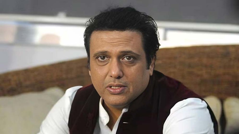 বলিউড অভিনেতা গোবিন্দ গুলিবিদ্ধ