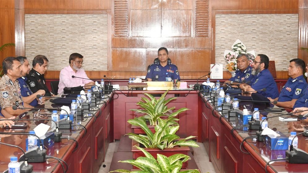 বর্ণাঢ্য চাকরিজীবন শেষে অবসরে গেলেন এসবি প্রধান মো. শাহ আলম