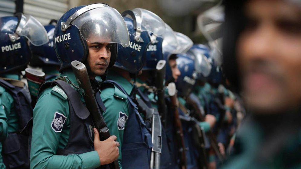 পুলিশের এএসপিদের কুচকাওয়াজ স্থগিত নিয়ে এত আলোচনা কেন?