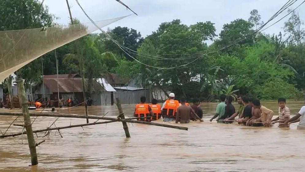 পাহাড়ি ঢলে ১৮ ইউনিয়ন প্লাবিত, হাজার হাজার মানুষ পানিবন্দি, ফসলের ক্ষতি