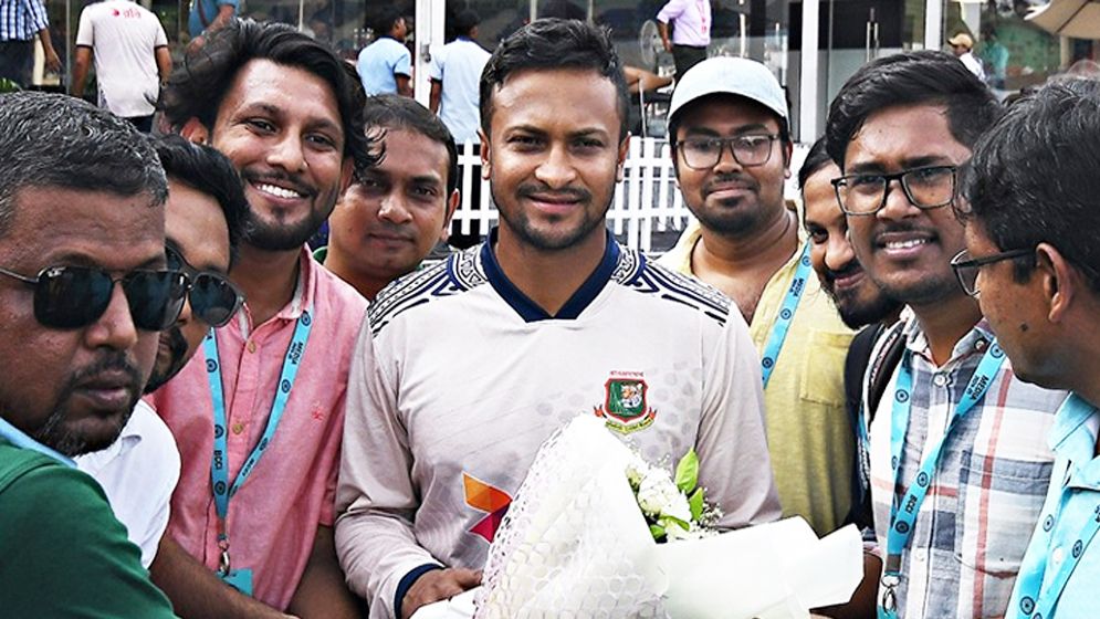 ভারতে সাকিবকে বিশেষ সম্মাননা জানালেন বাংলাদেশি সাংবাদিকরা