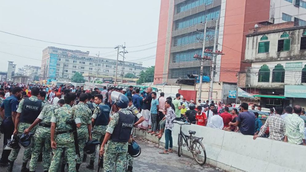 গাজীপুরে শ্রমিকদের বিক্ষোভ, মহাসড়কে তীব্র যানজট