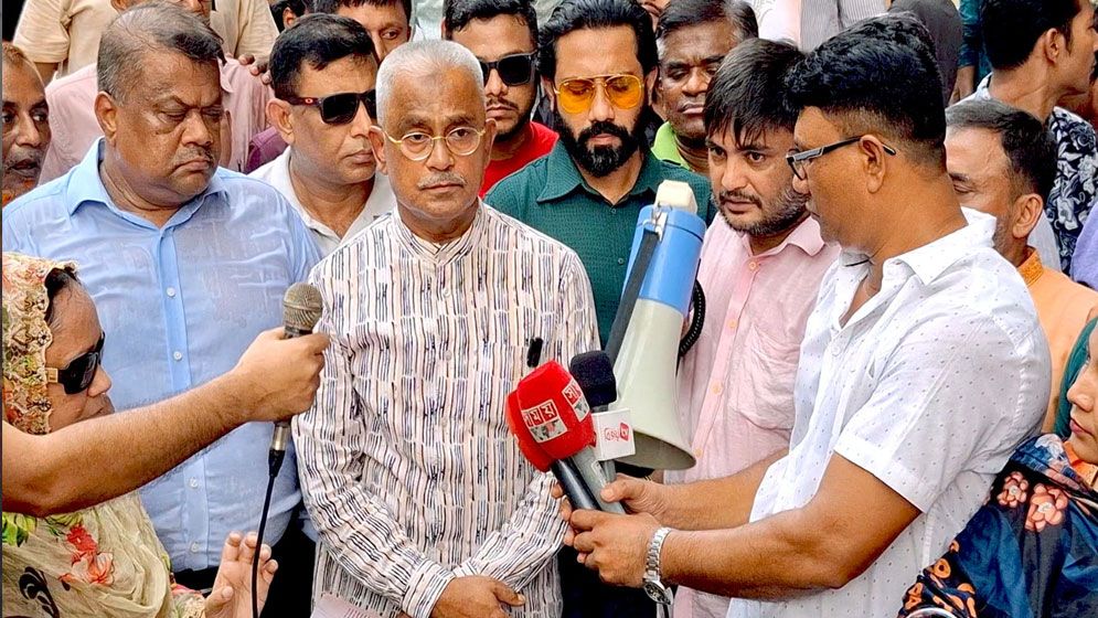 ‘রাষ্ট্র পরিচালনায় অন্তবর্তীকালীন সরকার অভিজ্ঞ নয়, পরামর্শ নিতে সমস্যা কোথায়’