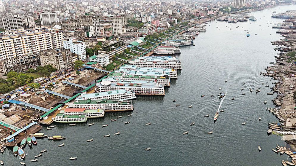 ঢাকা থেকে ৬ গন্তব্যে নৌযান চলাচল বন্ধ