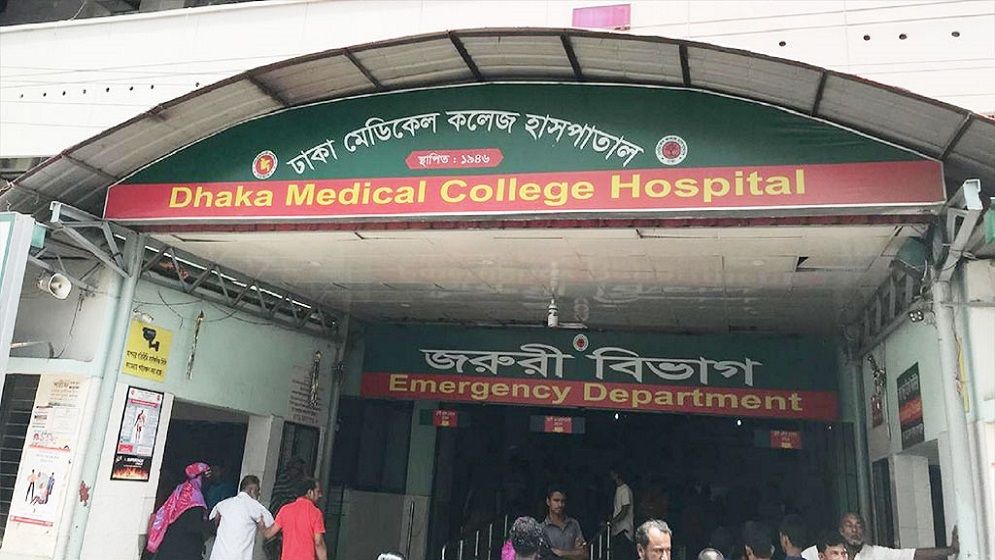 রাজধানীতে কাভার্ড ভ্যানের ধাক্কায় ব্যাংক কর্মকর্তাসহ নিহত ২